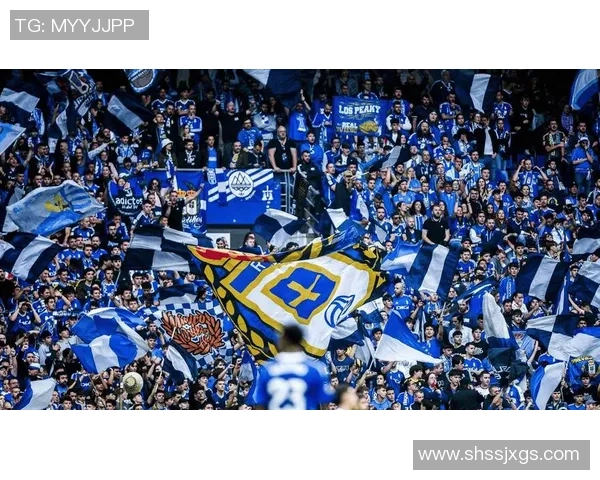 西甲激战巴黎圣日耳曼凭乌龙球险胜巴萨全场沸腾