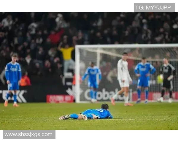 国王杯巴萨与那不勒斯激战成平局乌龙球瞬间引发全场热议