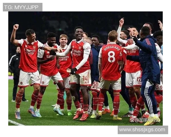世界杯激战阿森纳与曼联握手言和争议判罚引发全场热议 世界杯激战阿森纳与曼联握手言和争议判罚引发全场热议