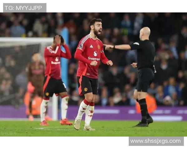 欧冠历史冷门：曼联逆转波尔图上演惊天大逆转全场沸腾