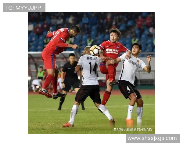 中超激战：拜仁狂胜里昂五球大捷补时进球点燃全场激情